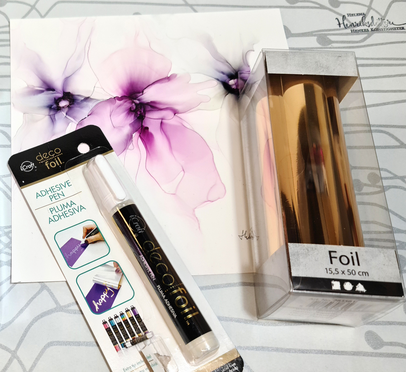 Tools: deco foil, adhesive pen and scissors, © Helena Henriksdotter