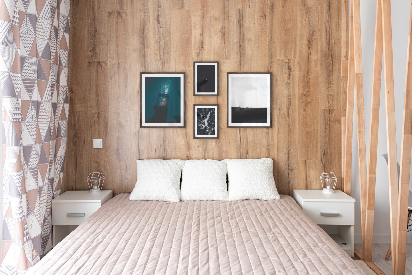 Gallery wall with picture frames in dark wood in sizes 40x50 and 21x30 with prints "Jar in front of space", "Wooden tops and birds", "The moon" and "Sky above trees"