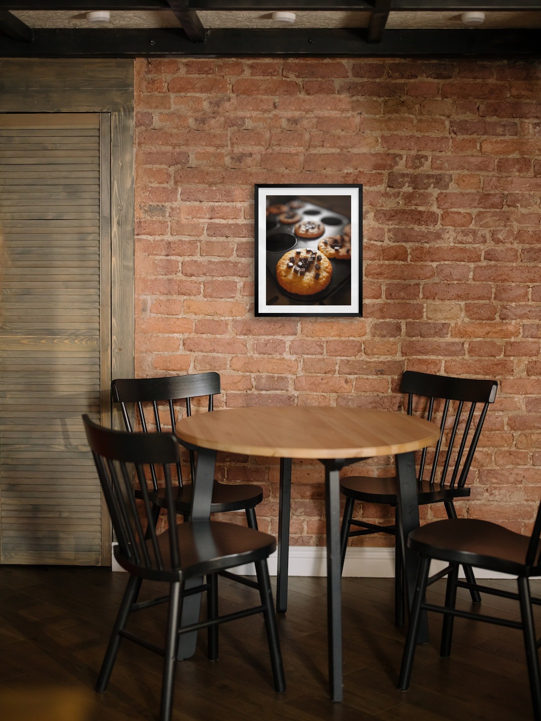 Gallery wall with picture frame in black in size 40x50 with print "Cookies with chocolate"