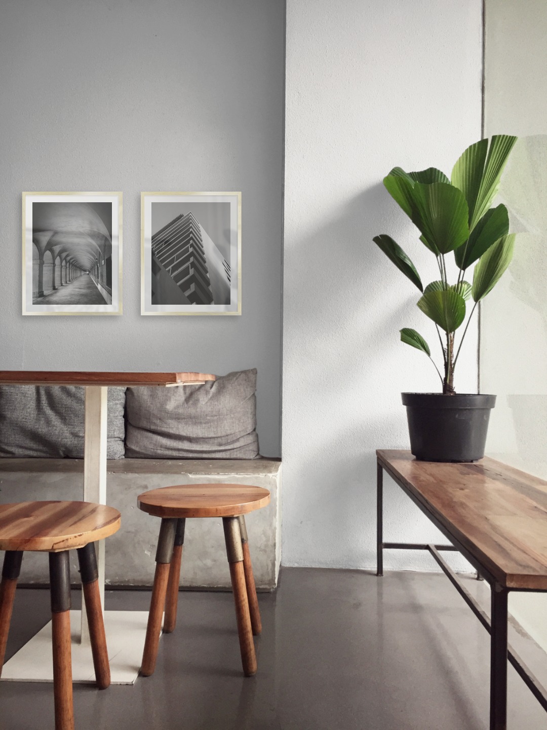 Gallery wall with picture frames in gold in sizes 40x50 with prints "Hallway with pillars and arches" and "Black and white building"