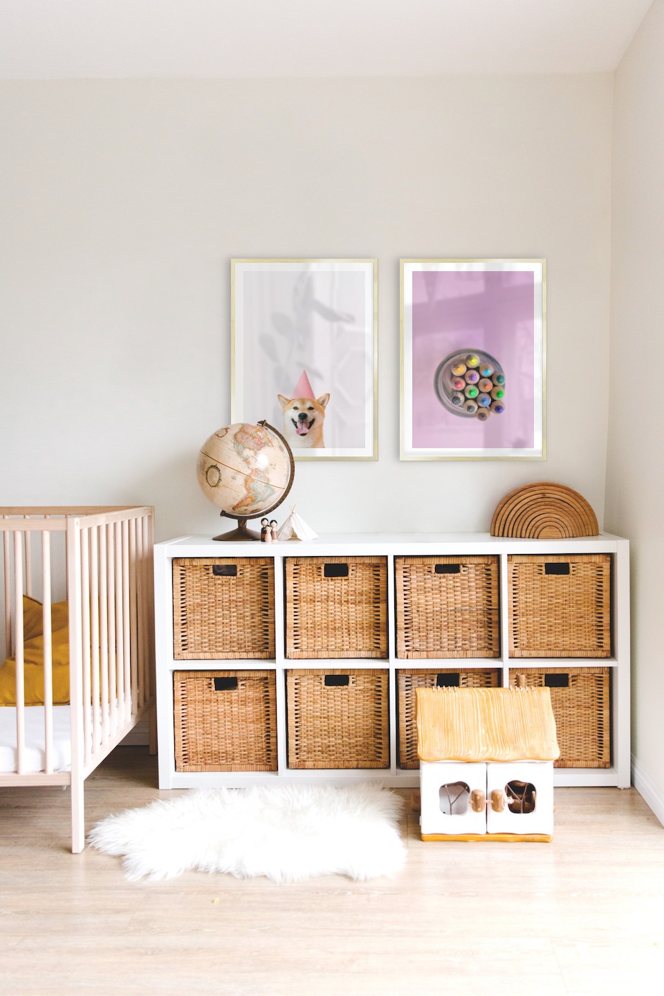 Gallery wall with picture frames in gold in sizes 50x70 with prints "Dog with pink hat" and "Canned pens"