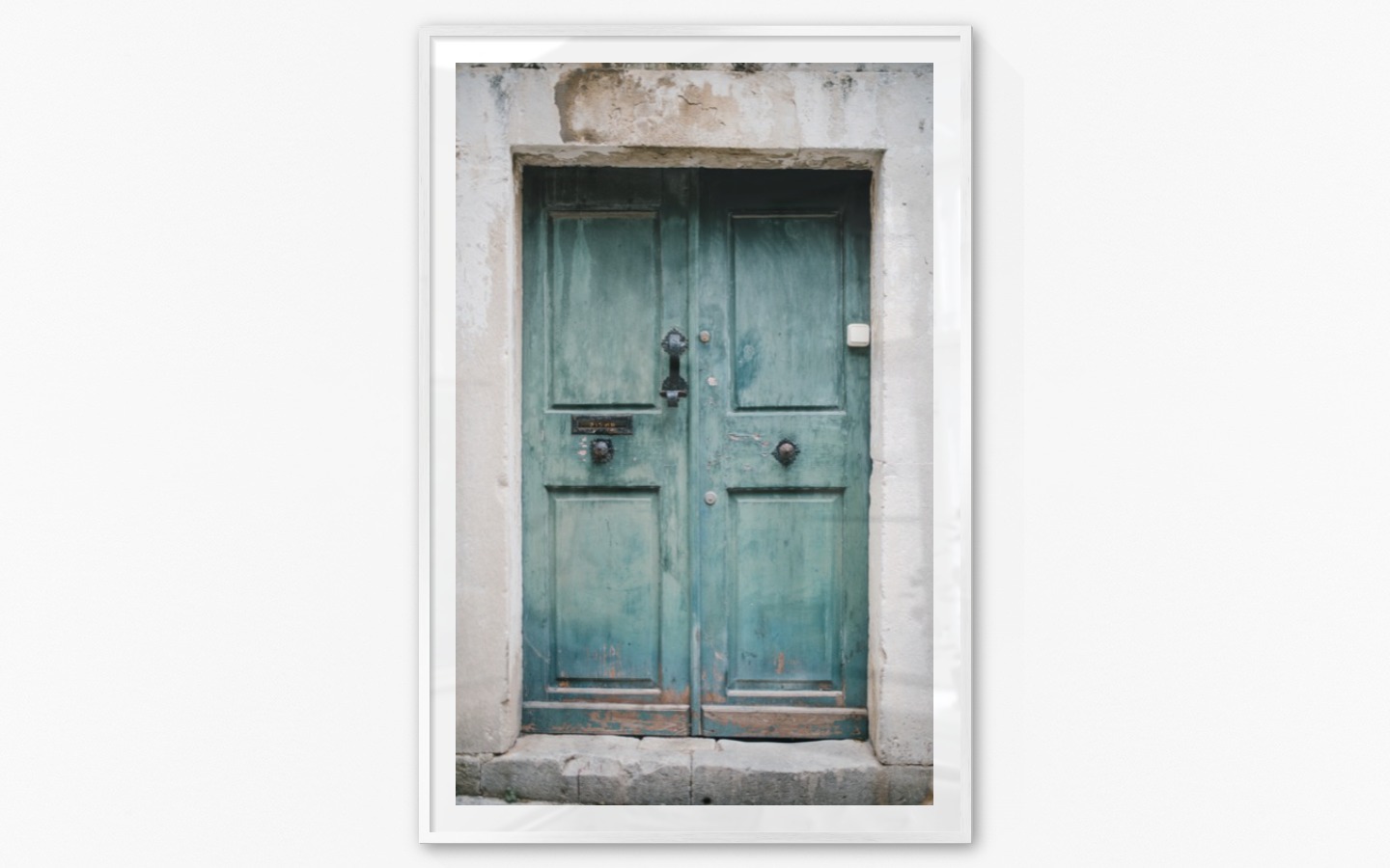 Gallery wall with picture frame in silver in size 100x150 with print "Door"