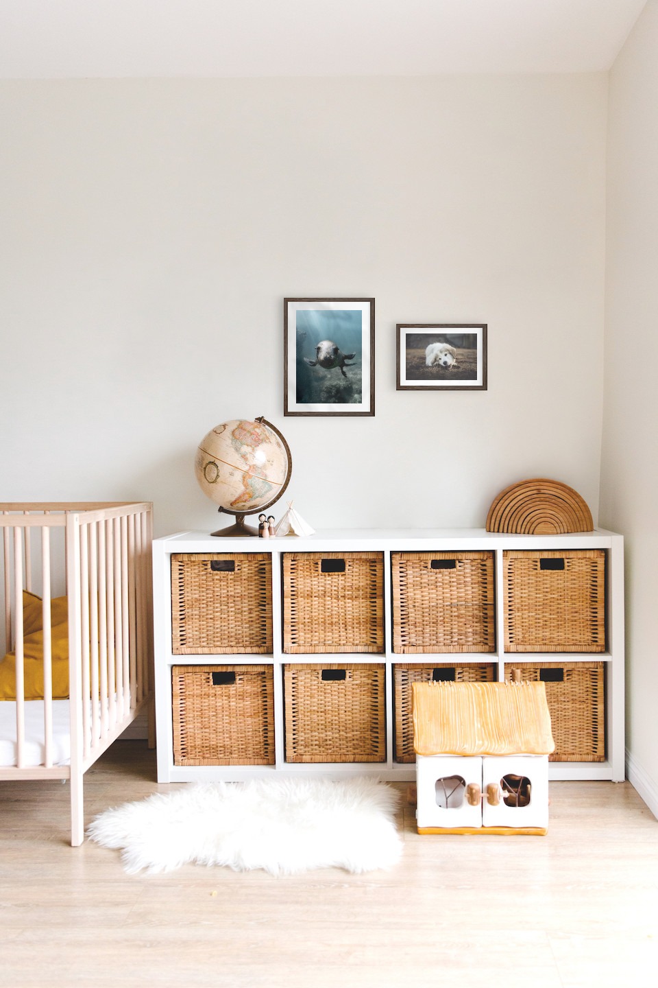 Gallery wall with picture frames in dark wood in sizes 30x40 and 21x30 with prints "Seal in the water" and "Dog chewing"
