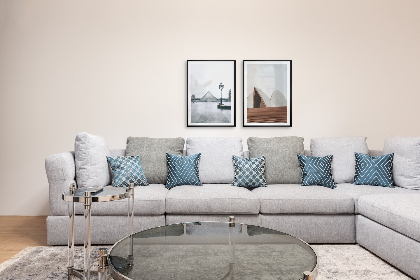 Gallery wall with picture frames in black in sizes 50x70 with prints "Louvre in Paris" and "Sydney Opera House"