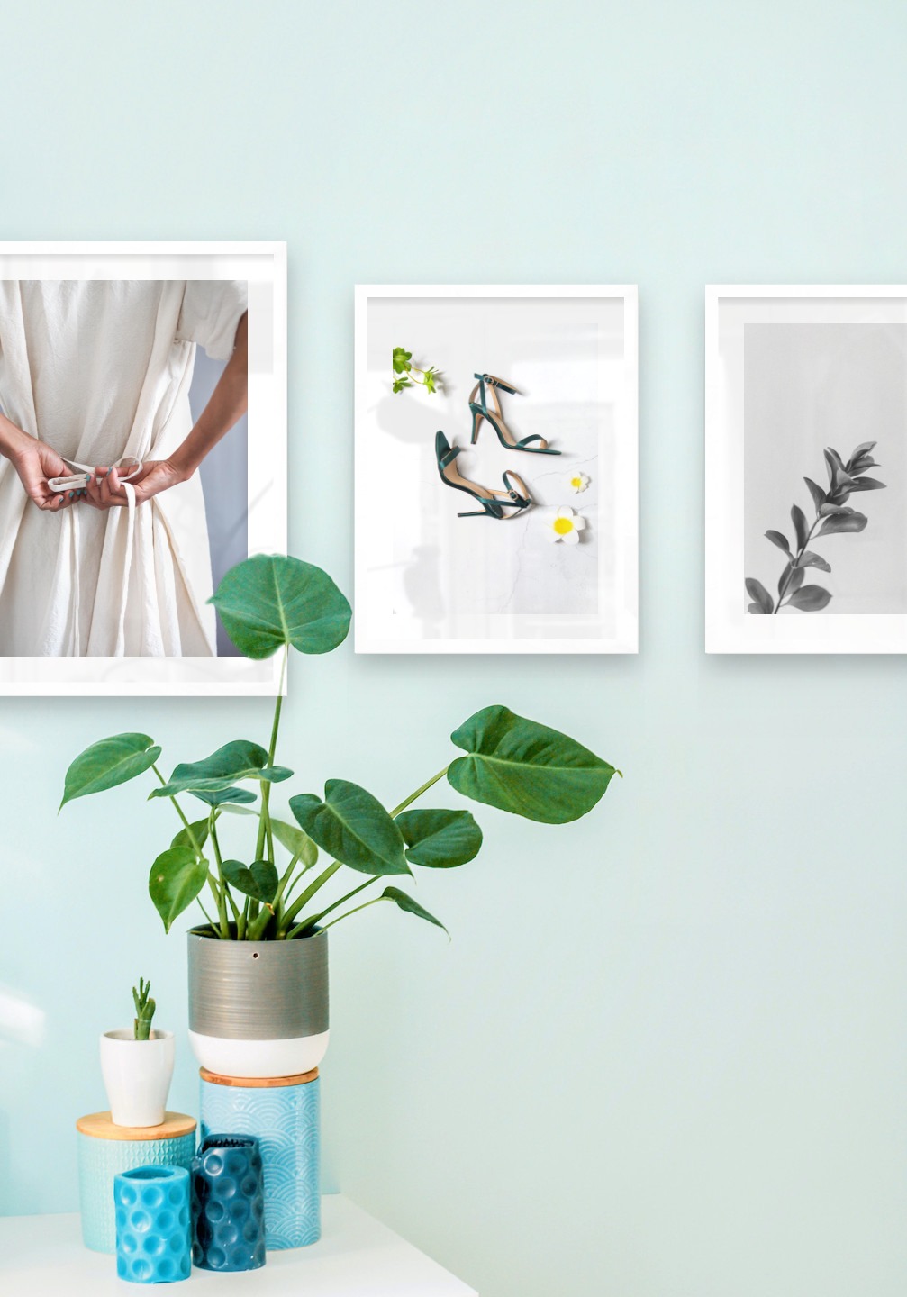 Gallery wall with picture frames in white in sizes 40x50 and 30x40 with prints "Dress with waistband", "Heels" and "Twig"