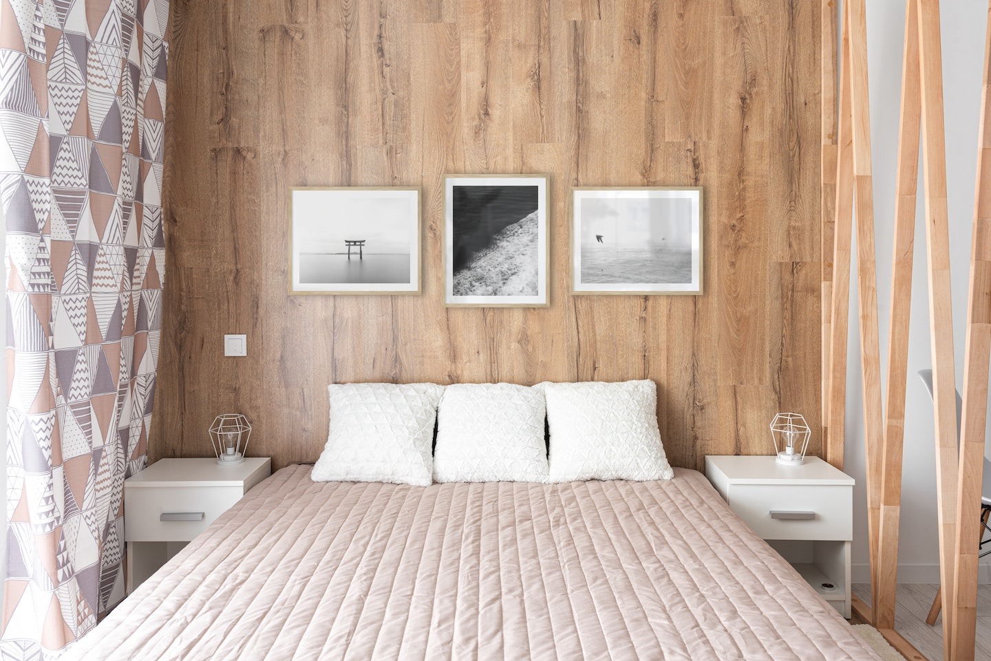 Gallery wall with picture frames in wood in sizes 40x50 with prints "Pillars in the water", "Swell from waves" and "Birds over the sea"