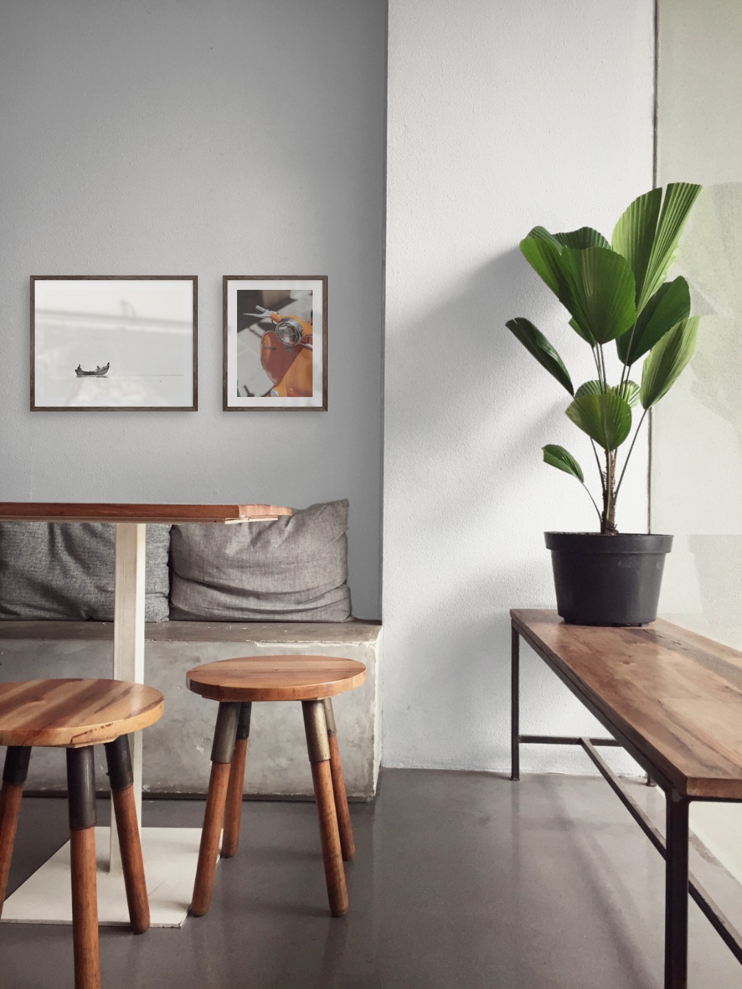 Gallery wall with picture frames in dark wood in sizes 40x50 and 30x40 with prints "People in boat" and "Orange vespa"