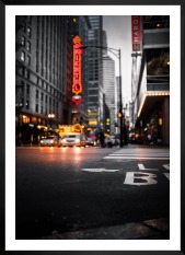 Gallery wall with picture frame in black in size 50x70 with print "Busy city center"