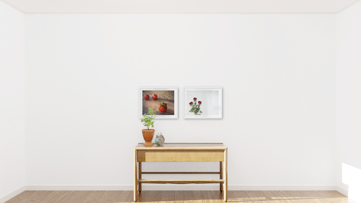 Gallery wall with picture frames in white in sizes 40x50 with prints "Tomatoes" and "Red roses"