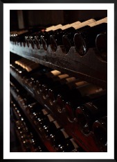 Gallery wall with picture frame in black in size 50x70 with print "Wine storage"