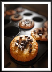 Gallery wall with picture frame in black in size 50x70 with print "Cookies with chocolate"