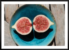 Gallery wall with picture frame in black in size 50x70 with print "Opened fruit"