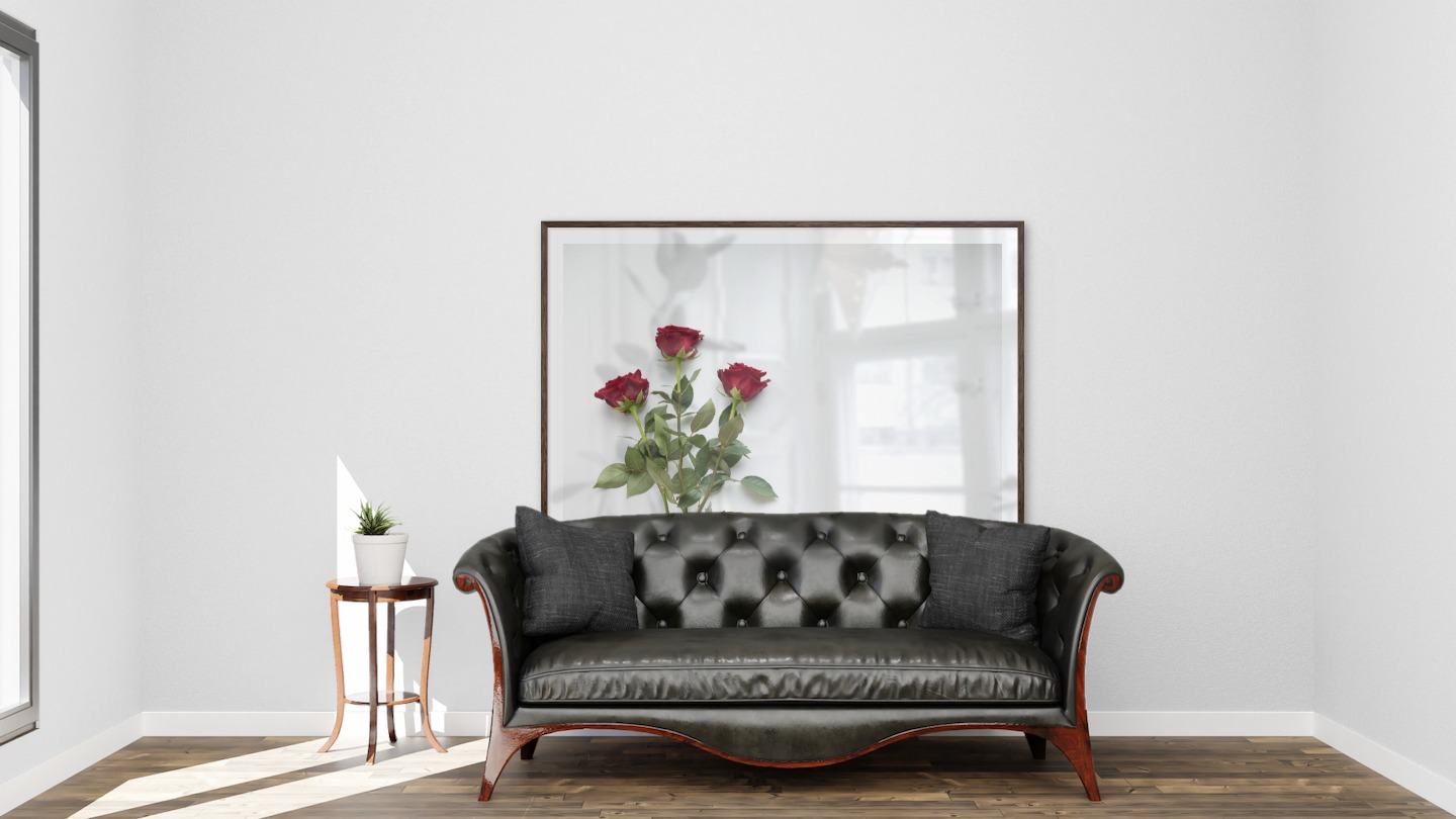 Gallery wall with picture frame in dark wood in size 100x150 with print "Red roses"