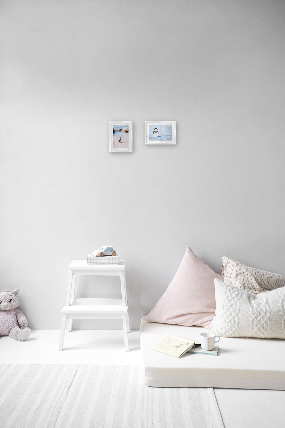 Gallery wall with picture frames in silver in sizes 13x18 with prints "Penguin on the beach" and "Husky"