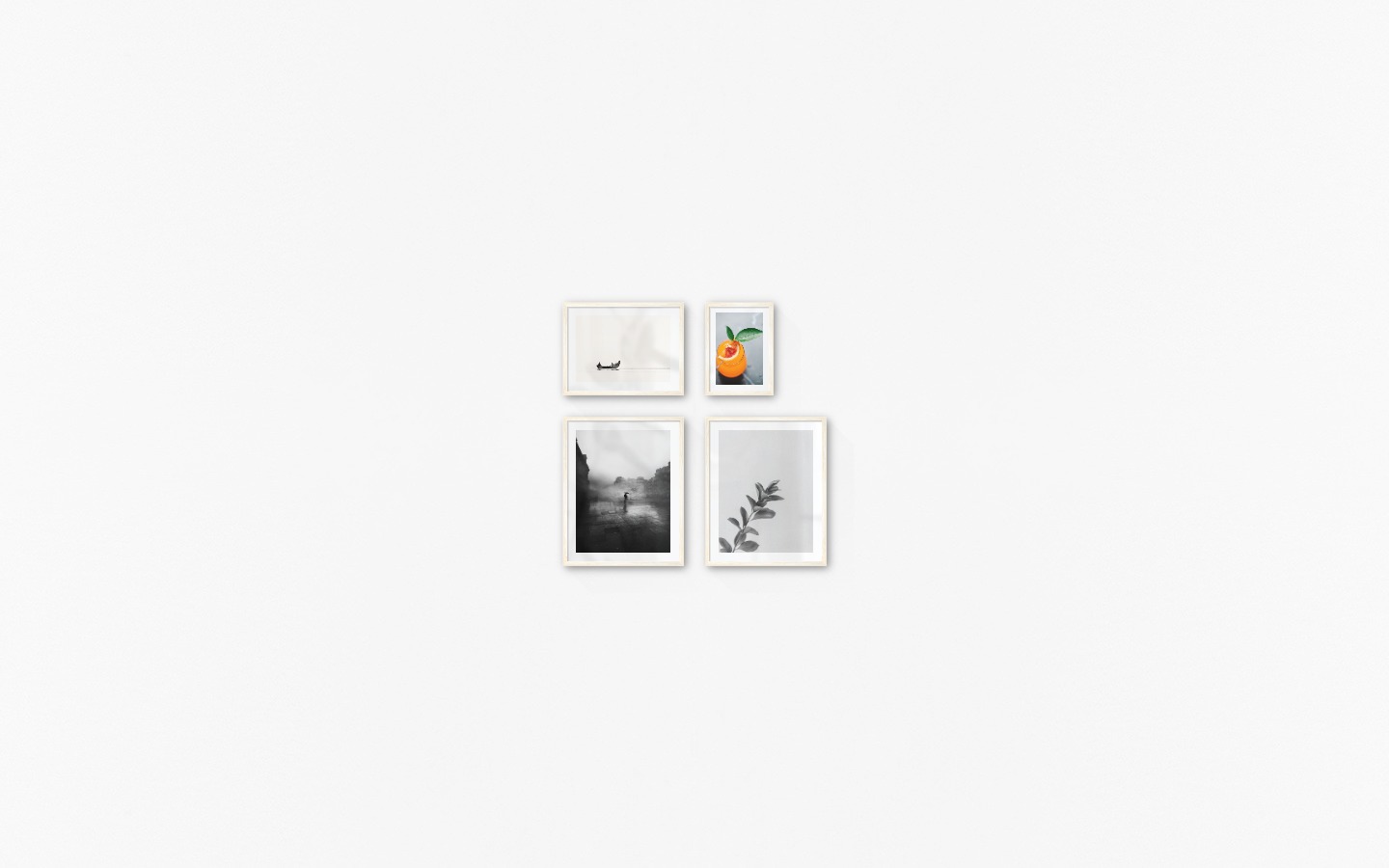 Gallery wall with picture frames in light wood in sizes 40x50, 30x40 and 21x30 with prints "Rainy city", "Twig", "People in boat" and "Orange drink"