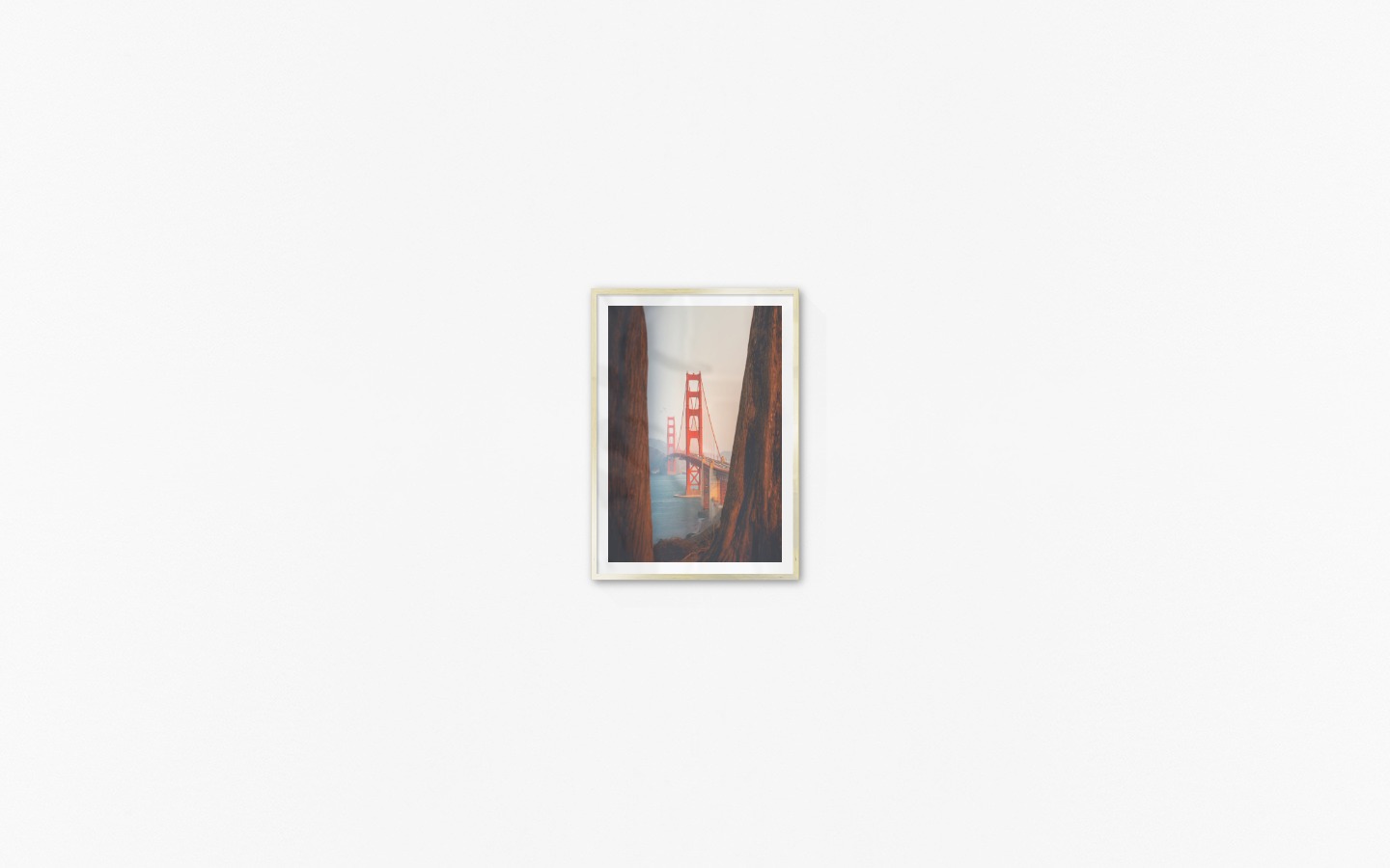 Gallery wall with picture frame in gold in size 70x100 with print "Golden Gate Bridge"