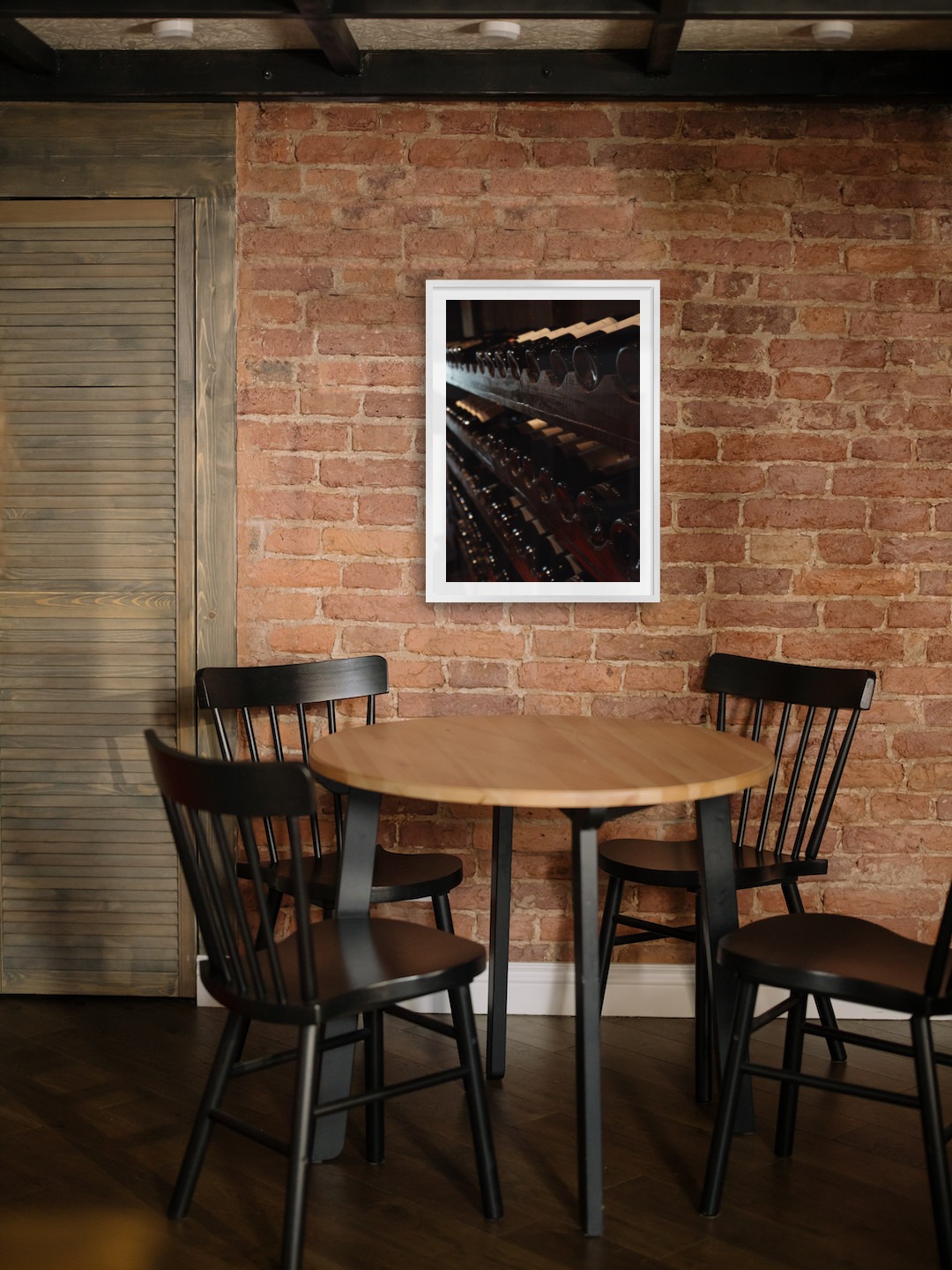 Gallery wall with picture frame in silver in size 50x70 with print "Wine storage"