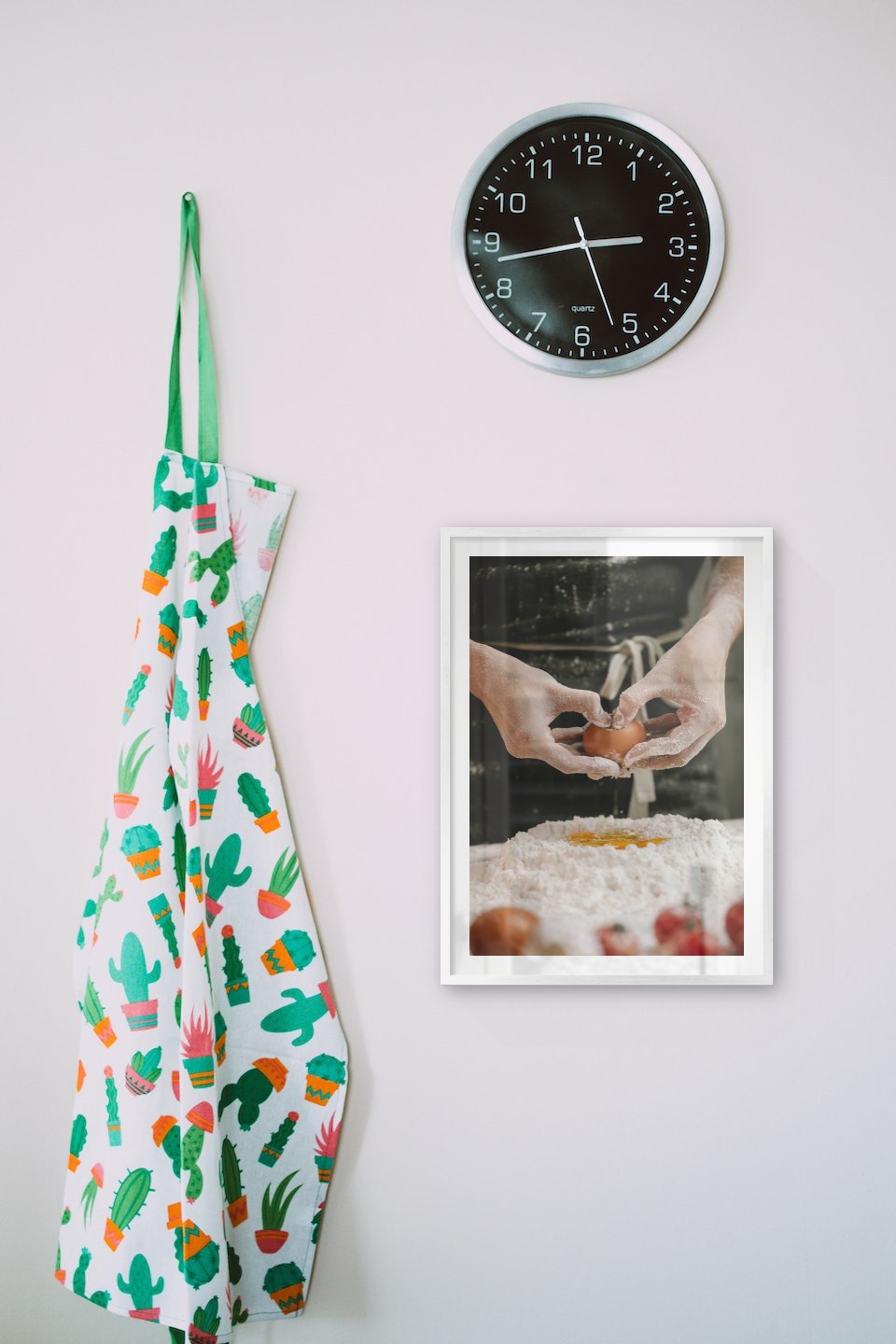 Gallery wall with picture frame in silver in size 50x70 with print "Homemade pasta"