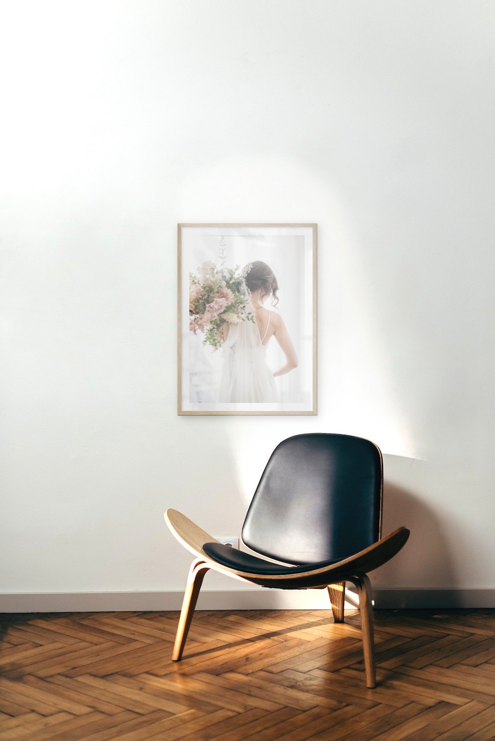 Gallery wall with picture frame in wood in size 50x70 with print "Bride and flowers"
