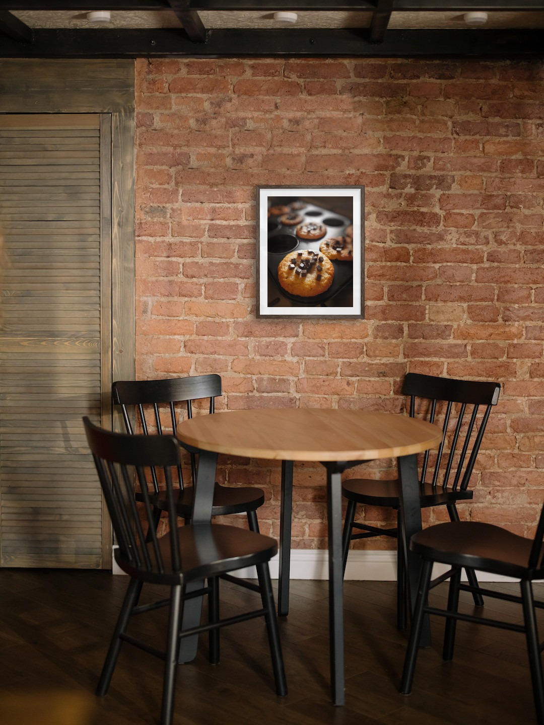 Gallery wall with picture frame in dark wood in size 40x50 with print "Cookies with chocolate"