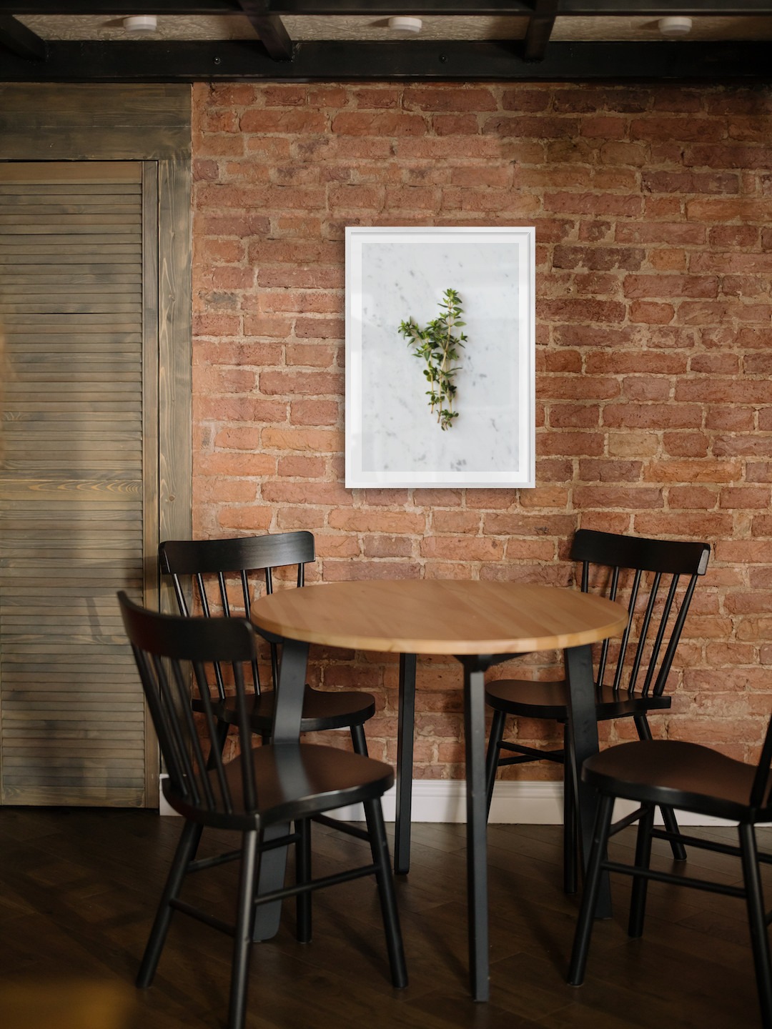 Gallery wall with picture frame in silver in size 50x70 with print "Herbs"
