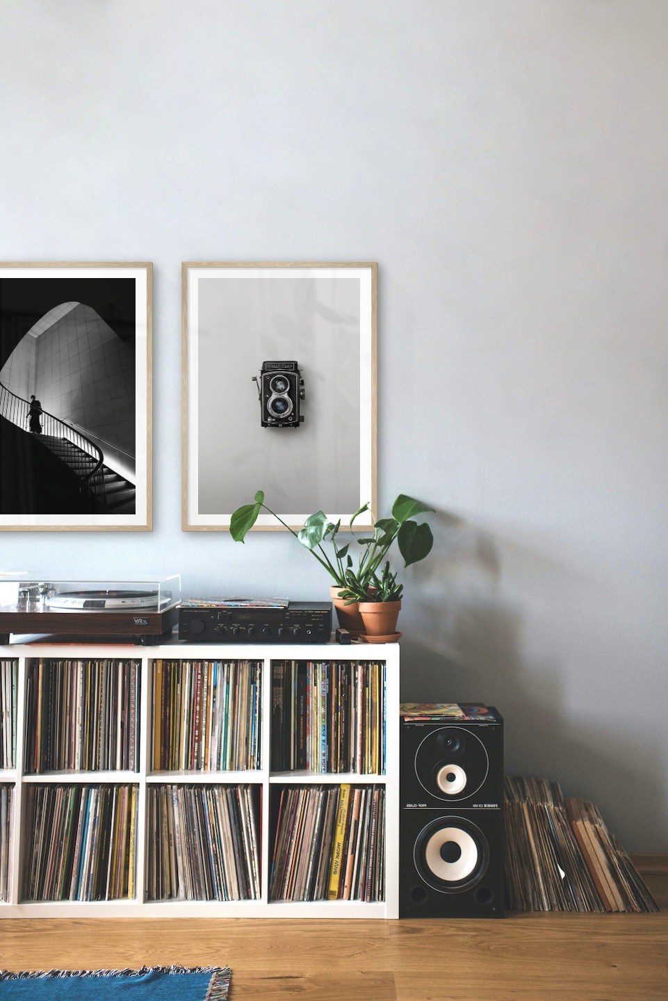 Gallery wall with picture frames in wood in sizes 50x70 with prints "Staircase" and "Camera"