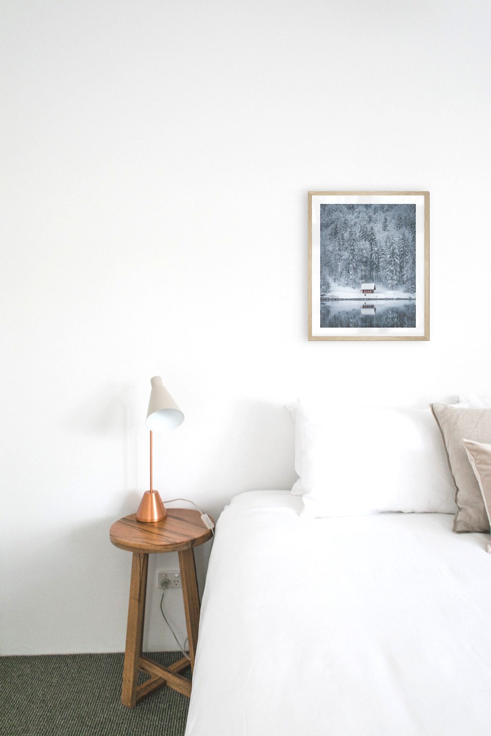 Gallery wall with picture frame in wood in size 40x50 with print "Cottage by the lake"