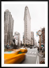 Gallery wall with picture frame in black in size 50x70 with print "Yellow taxis in town"