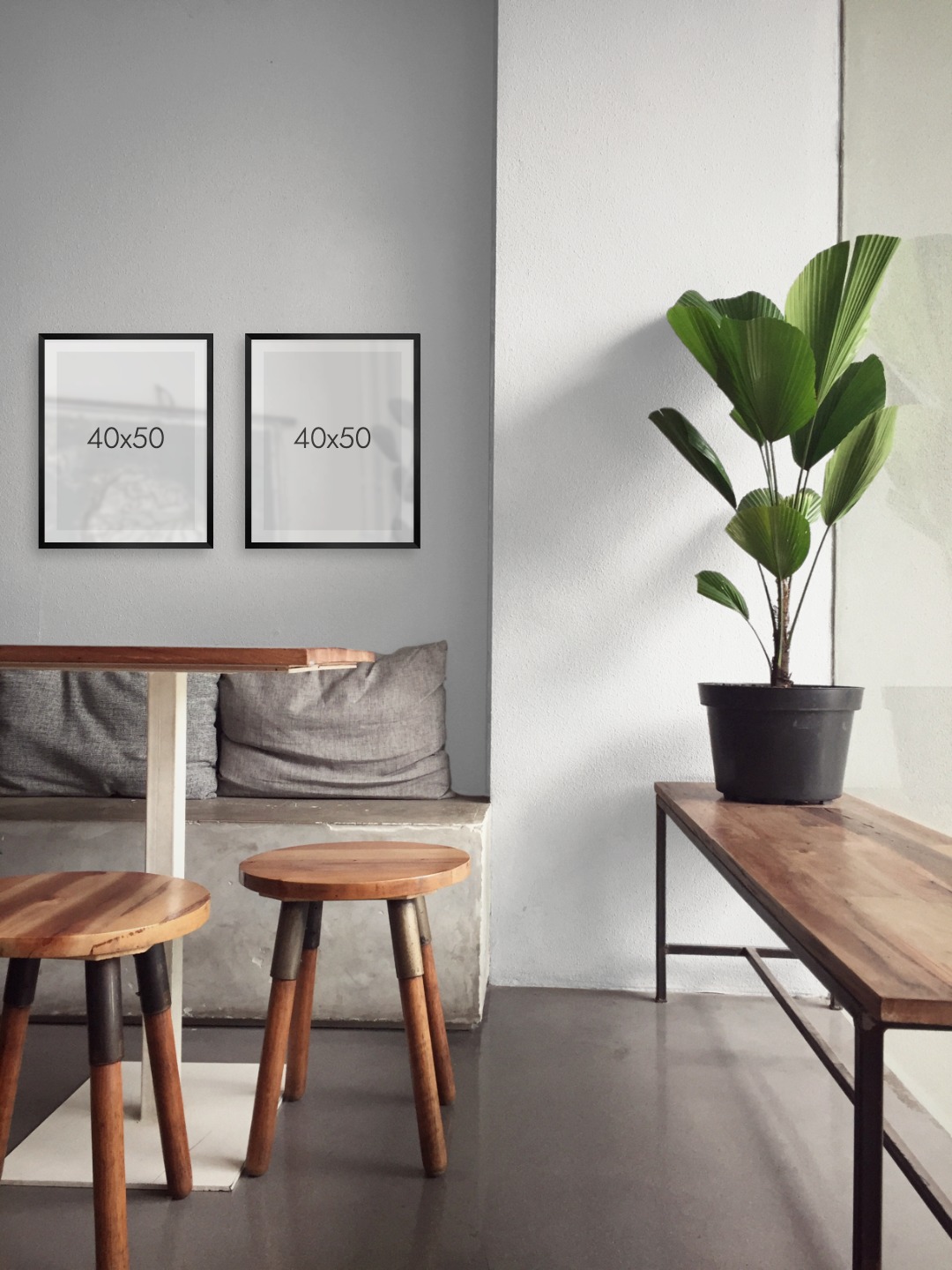 Gallery wall with picture frames in black in sizes 40x50