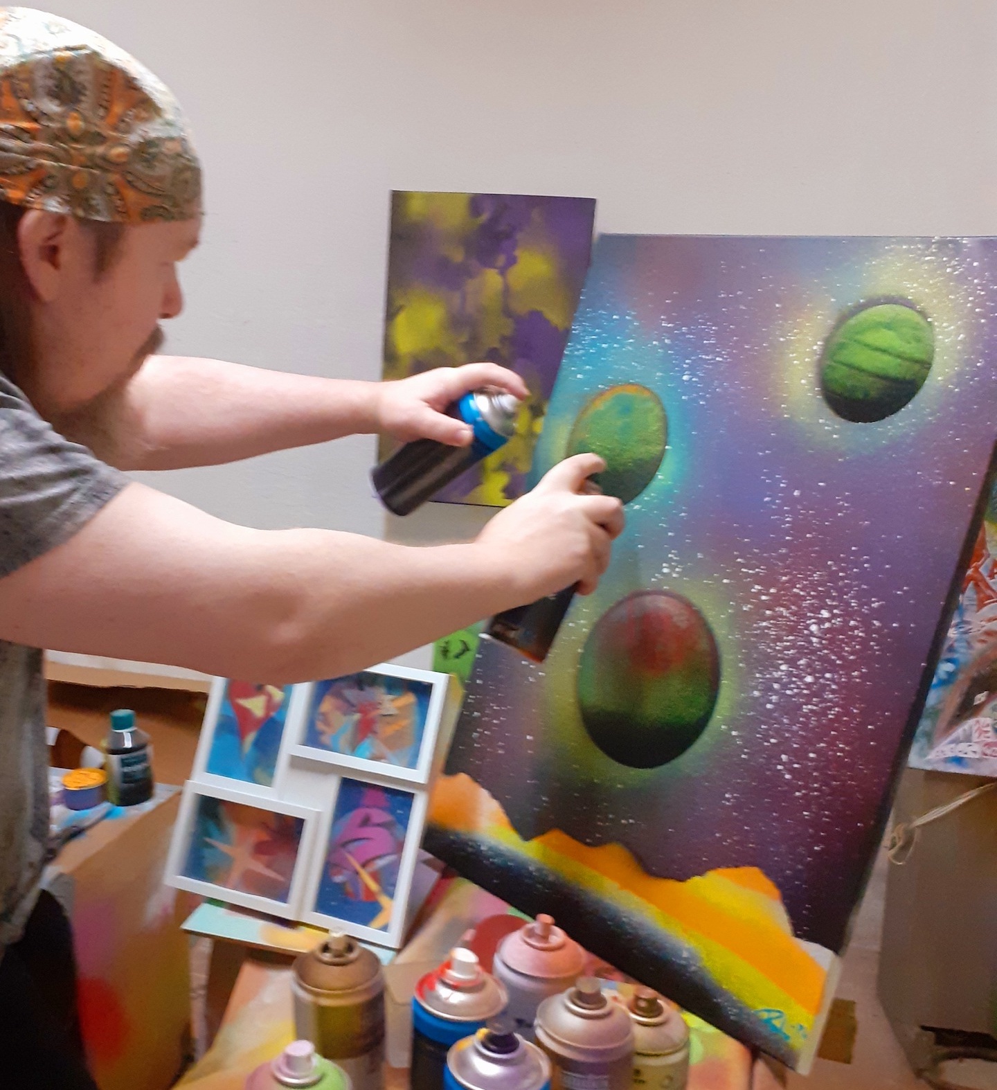 Robert Landström when he is making a painting, © Robert Landström