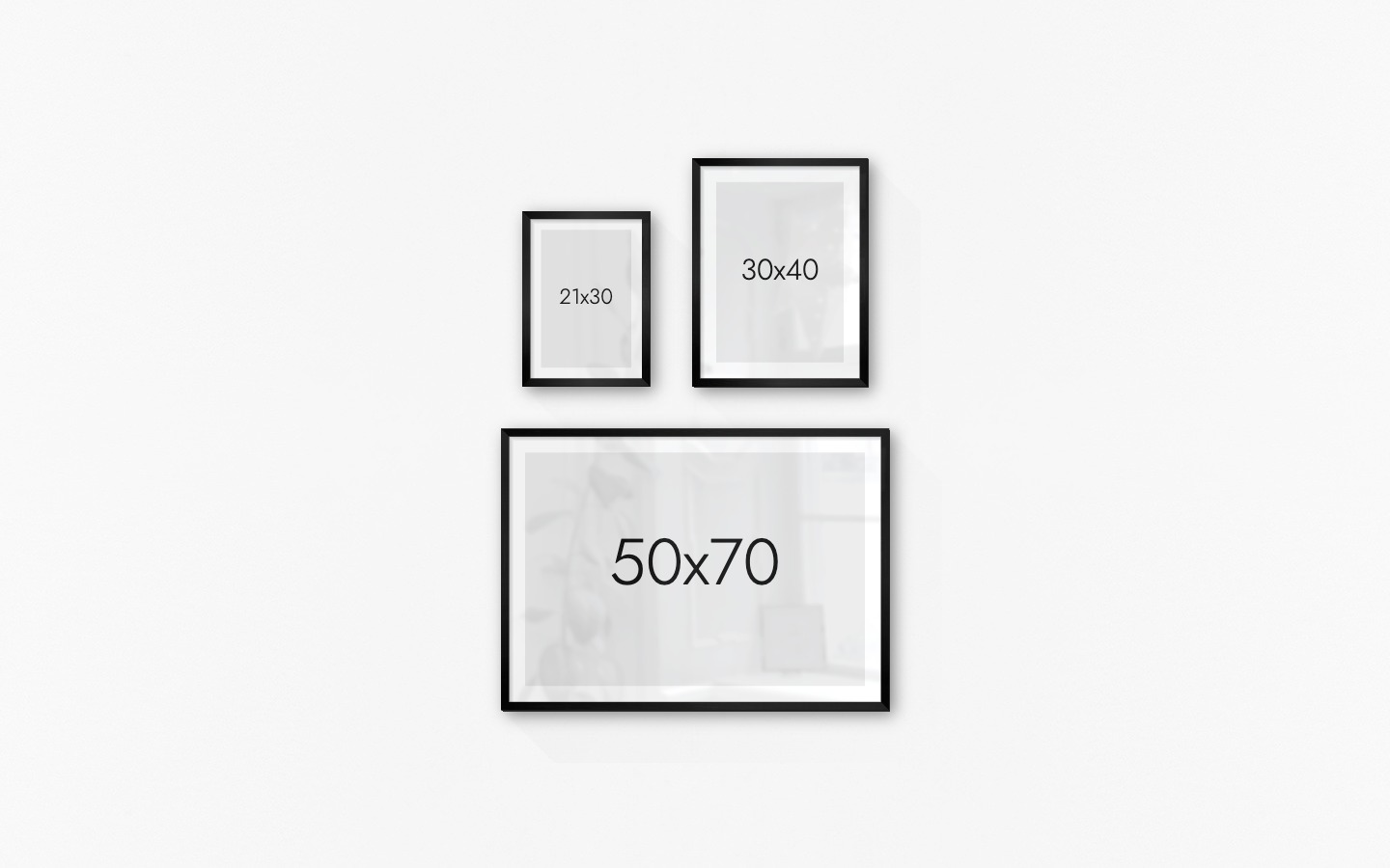 Gallery wall with picture frames in black in sizes 21x30, 30x40 and 50x70